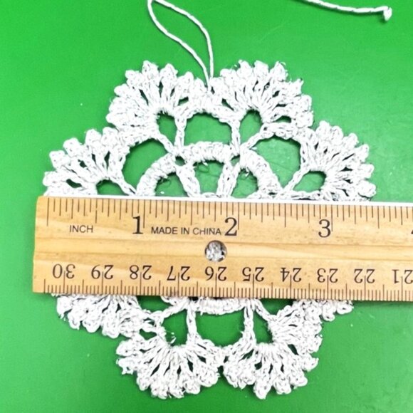 Lot of 5 VTG Handmade Crochet Snowflake Ornaments 1980s Metallic Holiday Décor - Picture 2 of 7